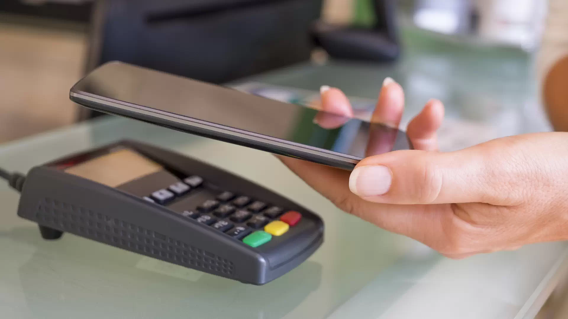 Можно платить телефоном с NFC вместо зарубежной карты?
